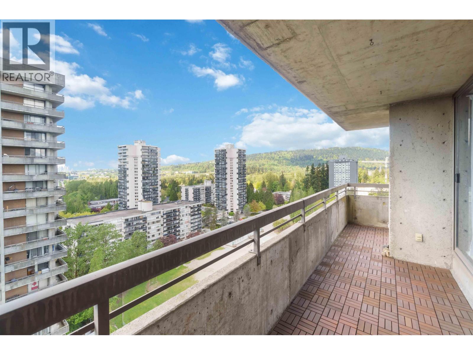 Photo 22 of 2002 3755 Bartlett Court, Burnaby BC