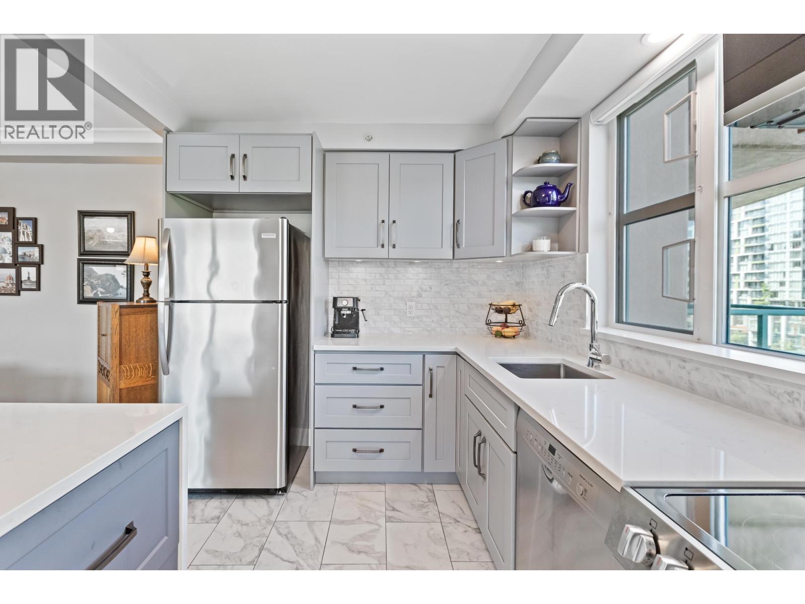 Photo 10 of 601 3071 Glen Drive, Coquitlam BC