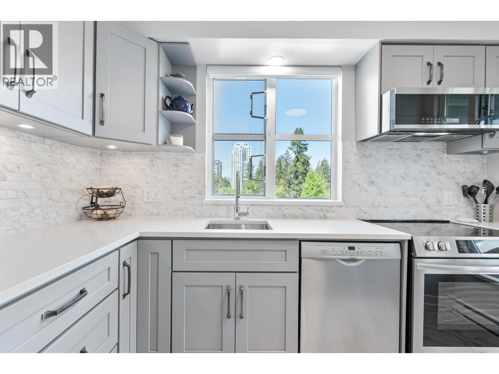 Photo 11 of 601 3071 Glen Drive, Coquitlam BC