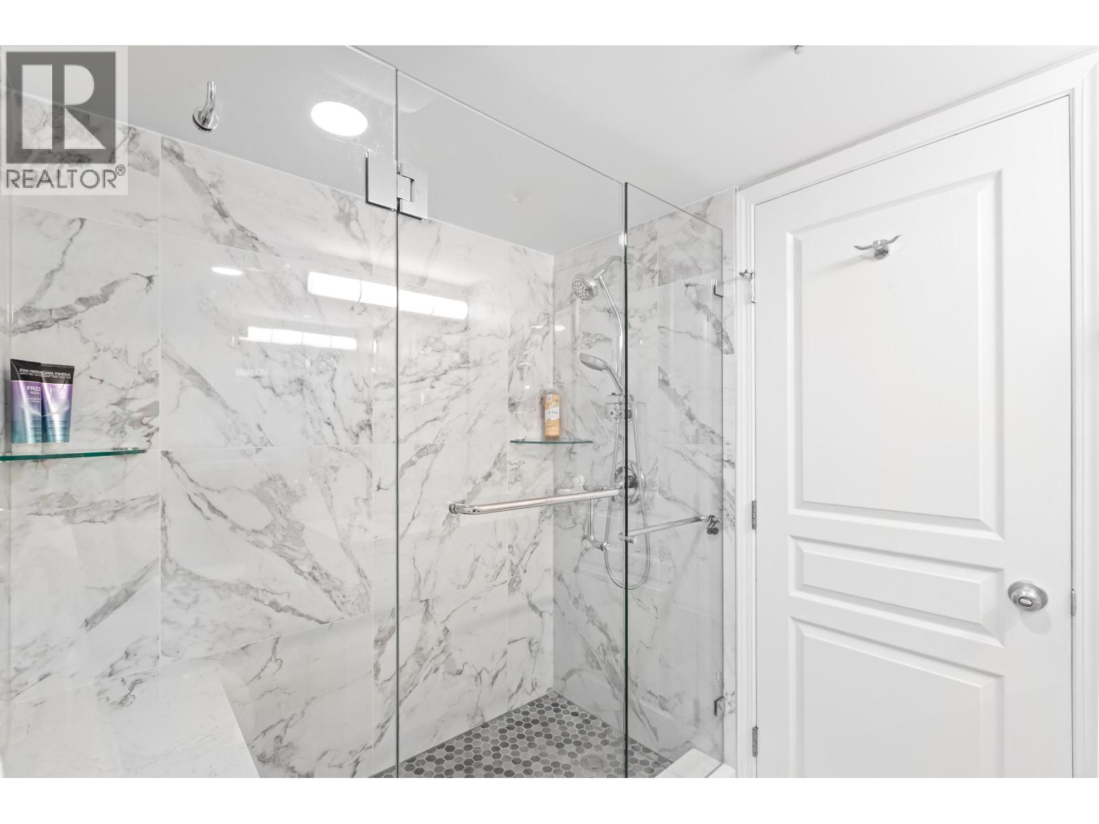 Photo 17 of 601 3071 Glen Drive, Coquitlam BC