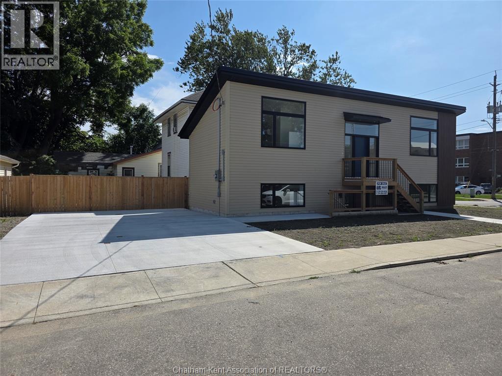 Photo 3 of 91 Adelaide Street South, Chatham ON