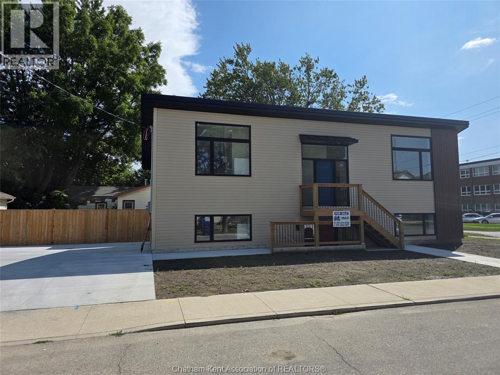 Photo 2 of 91 Adelaide Street South, Chatham ON