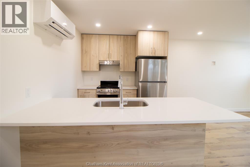 Photo 18 of 91 Adelaide Street South, Chatham ON