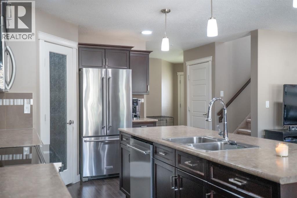 Photo 6 of 3307 52nd Street, Camrose AB