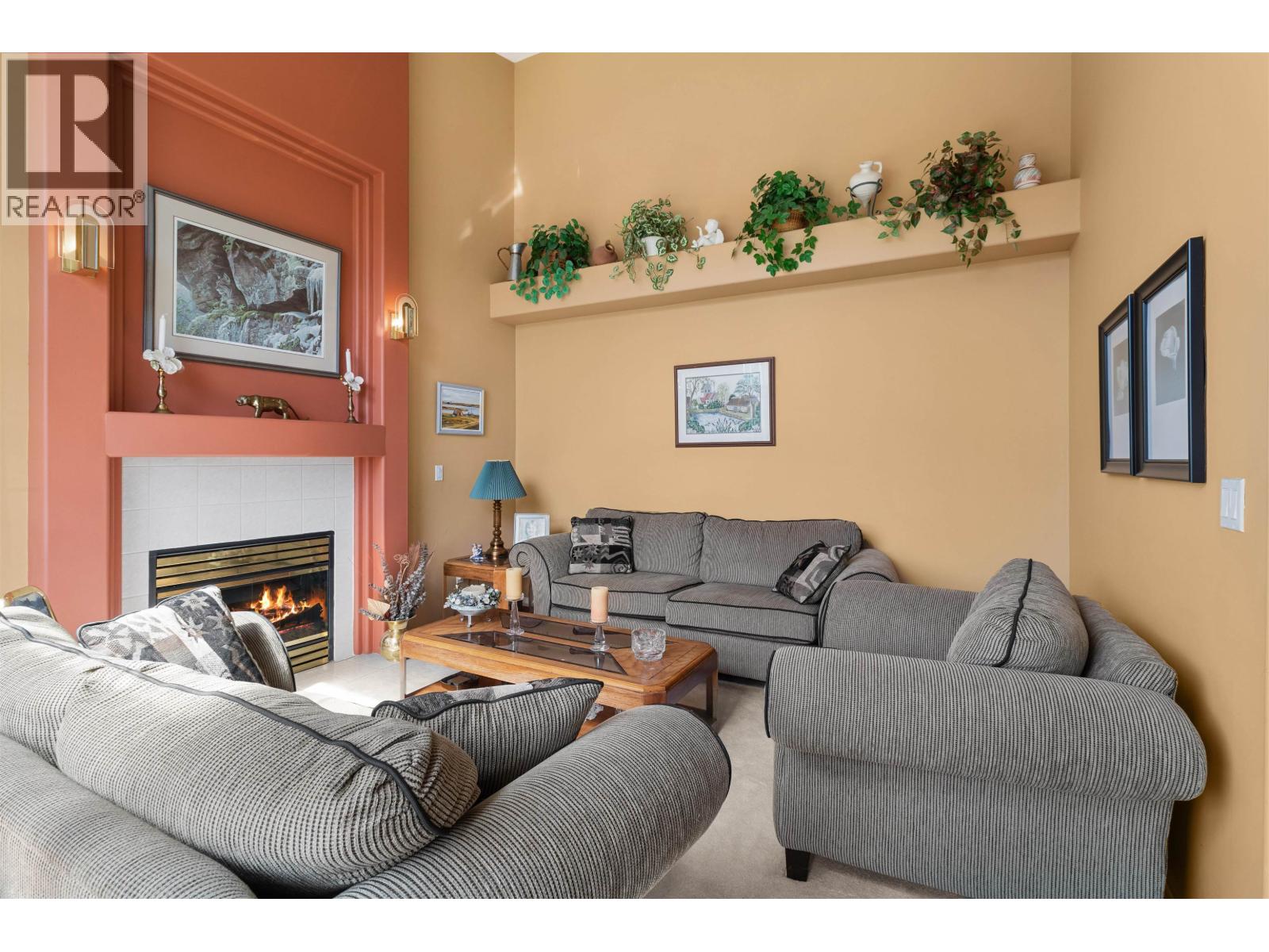 Photo 6 of 939 Riverside Drive, Port Coquitlam BC