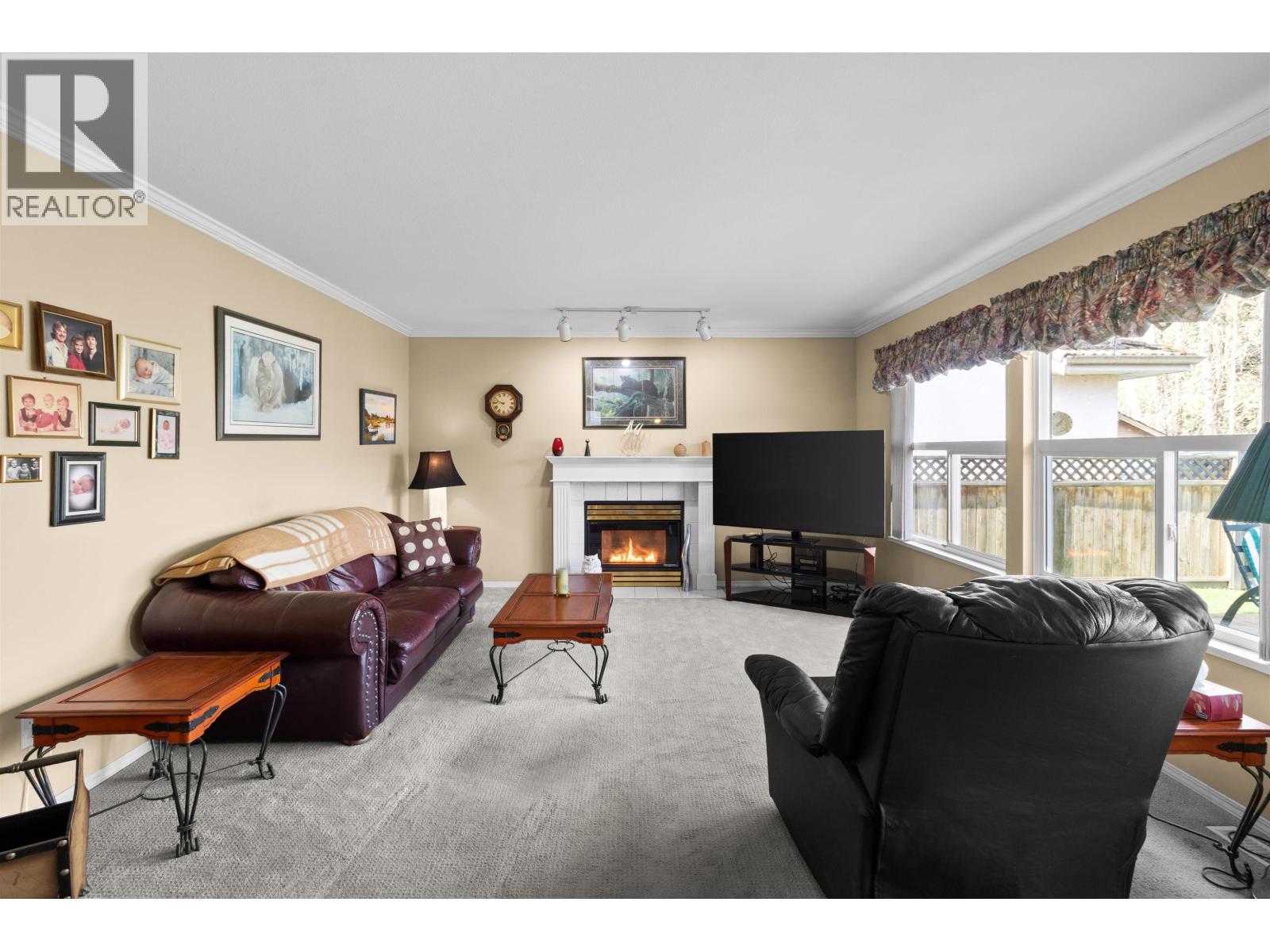 Photo 9 of 939 Riverside Drive, Port Coquitlam BC