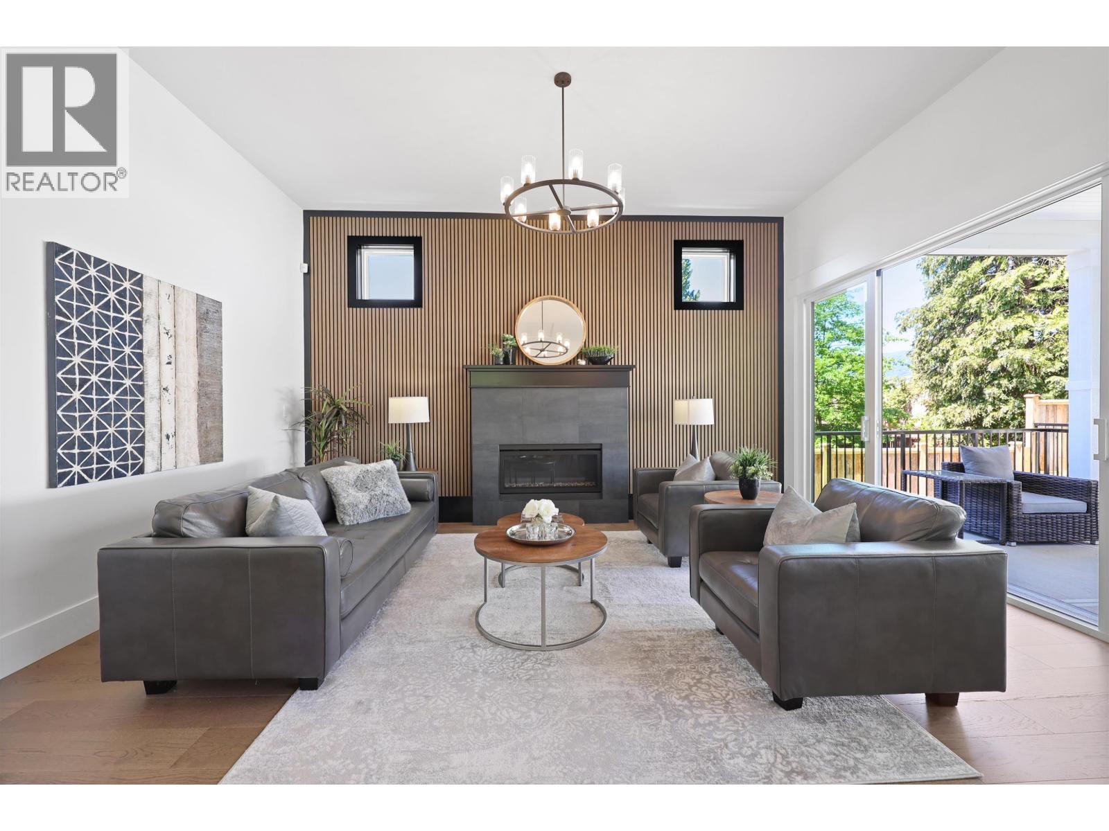 Photo 10 of 338 W 24th Street, North Vancouver BC