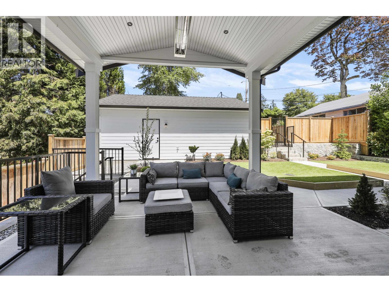 Photo 11 of 338 W 24th Street, North Vancouver BC