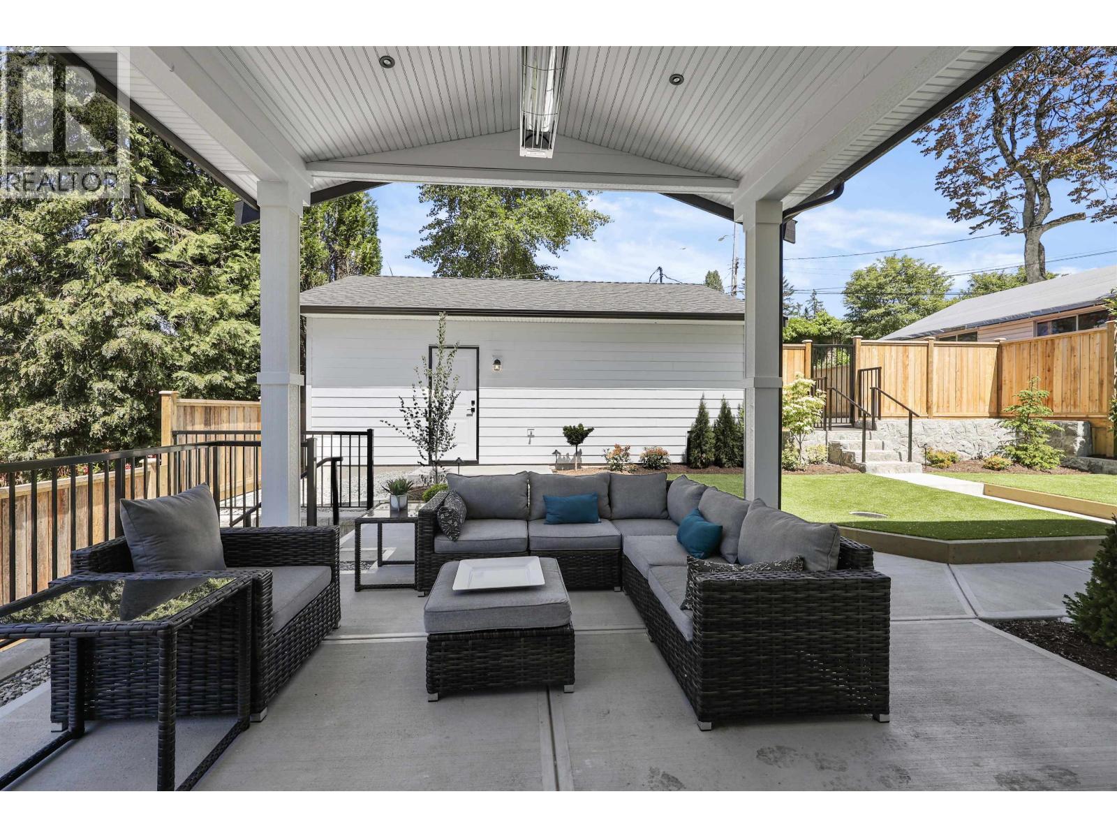 Photo 12 of 338 W 24th Street, North Vancouver BC