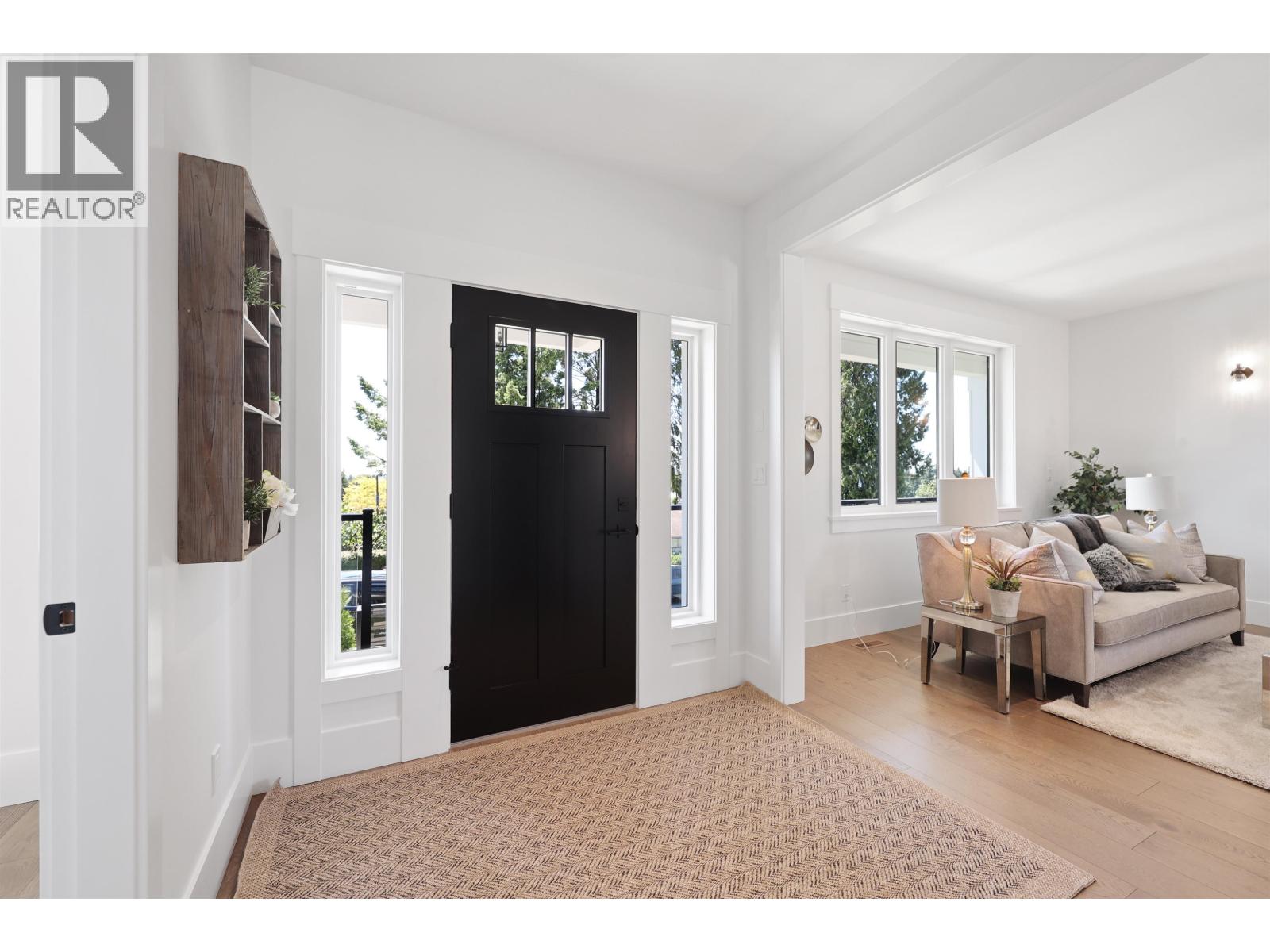Photo 13 of 338 W 24th Street, North Vancouver BC