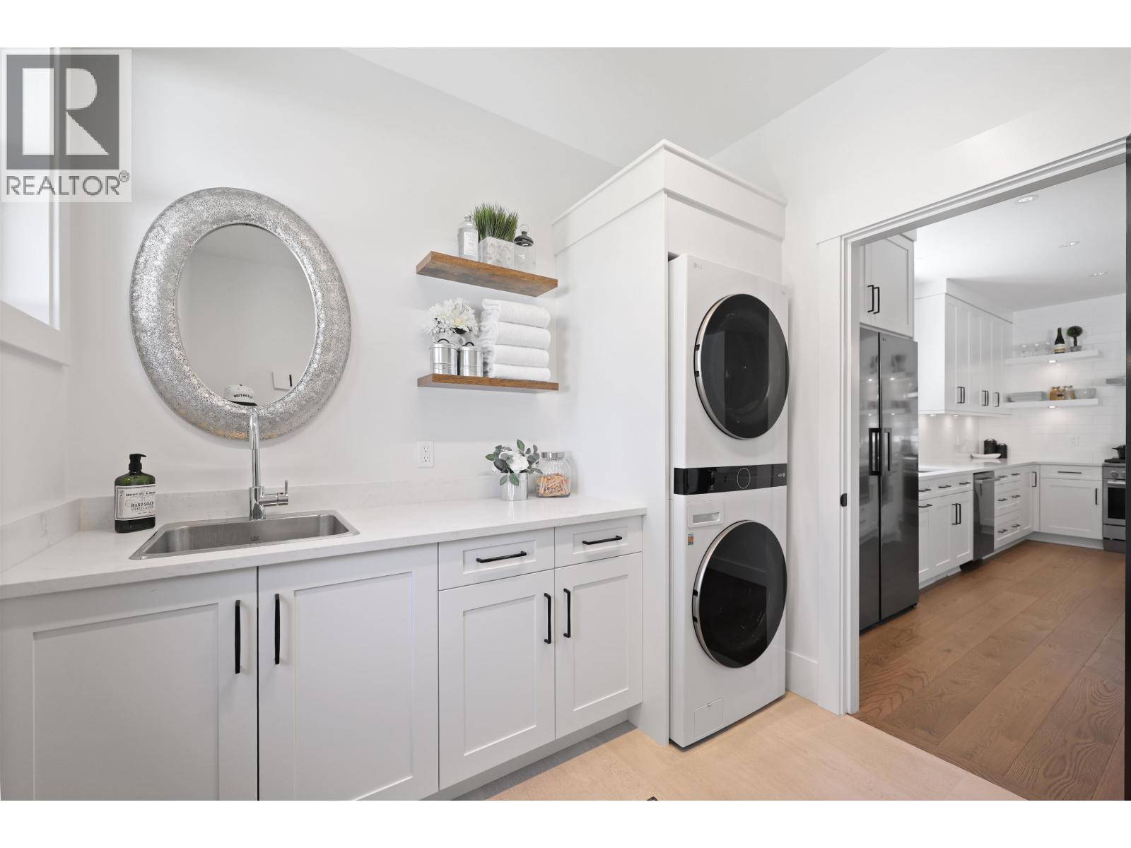 Photo 15 of 338 W 24th Street, North Vancouver BC