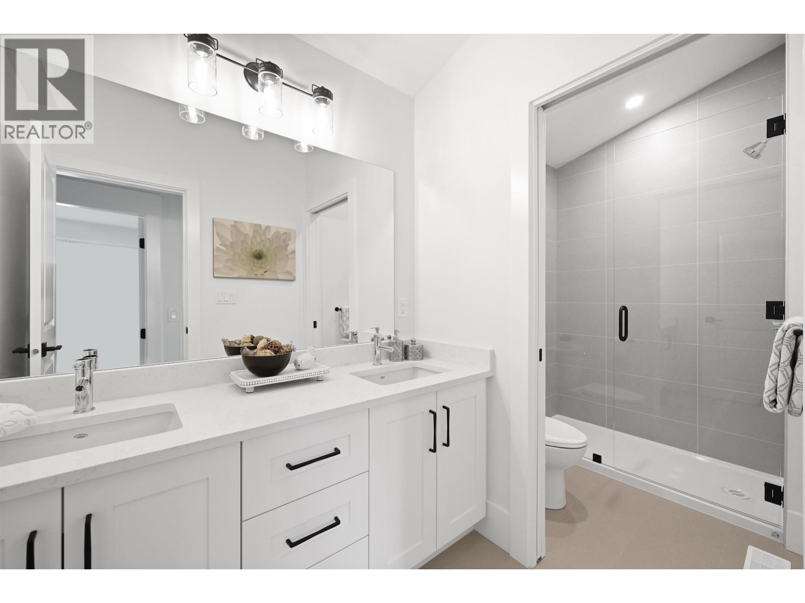 Photo 24 of 338 W 24th Street, North Vancouver BC