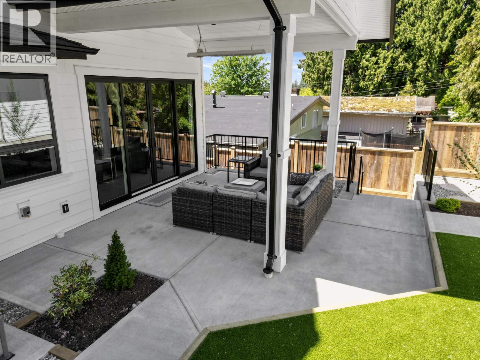 Photo 33 of 338 W 24th Street, North Vancouver BC