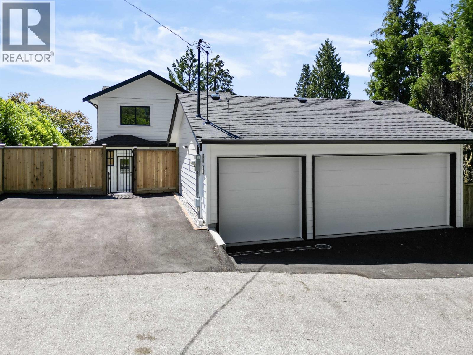Photo 35 of 338 W 24th Street, North Vancouver BC