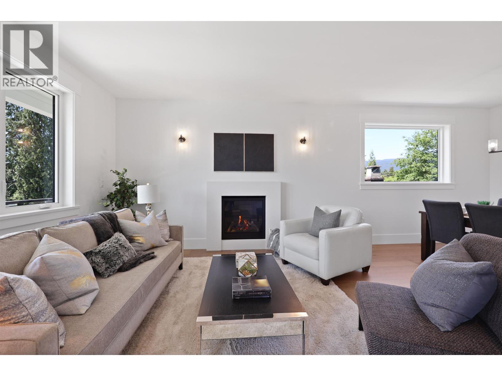 Photo 7 of 338 W 24th Street, North Vancouver BC
