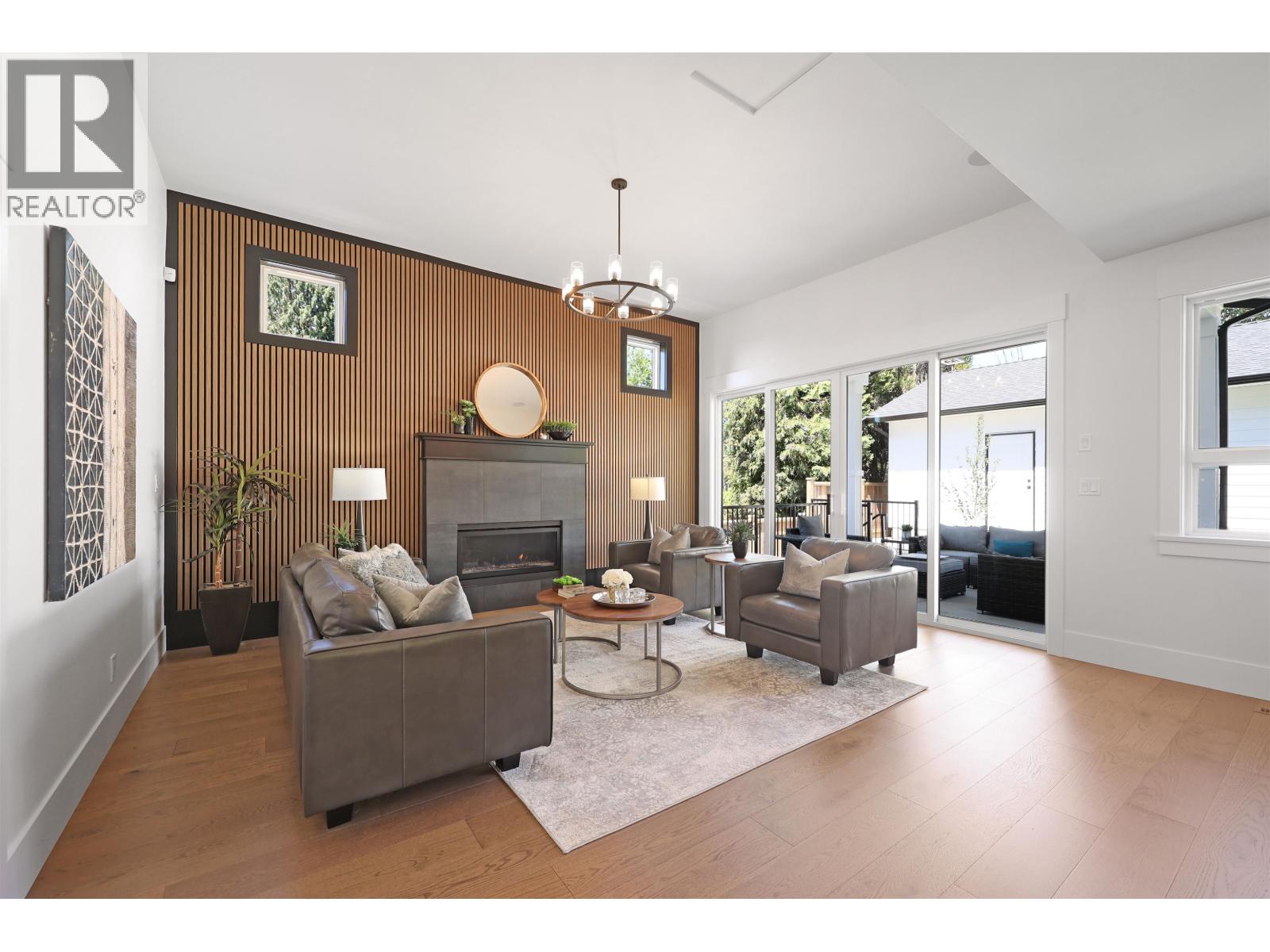 Photo 8 of 338 W 24th Street, North Vancouver BC
