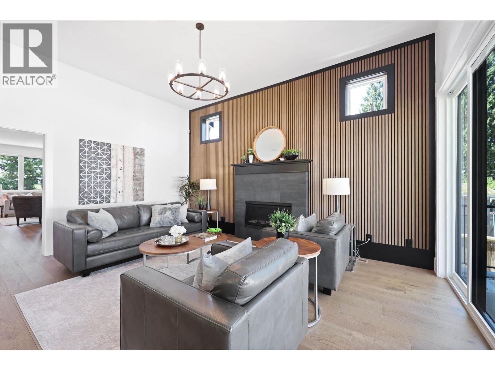 Photo 9 of 338 W 24th Street, North Vancouver BC