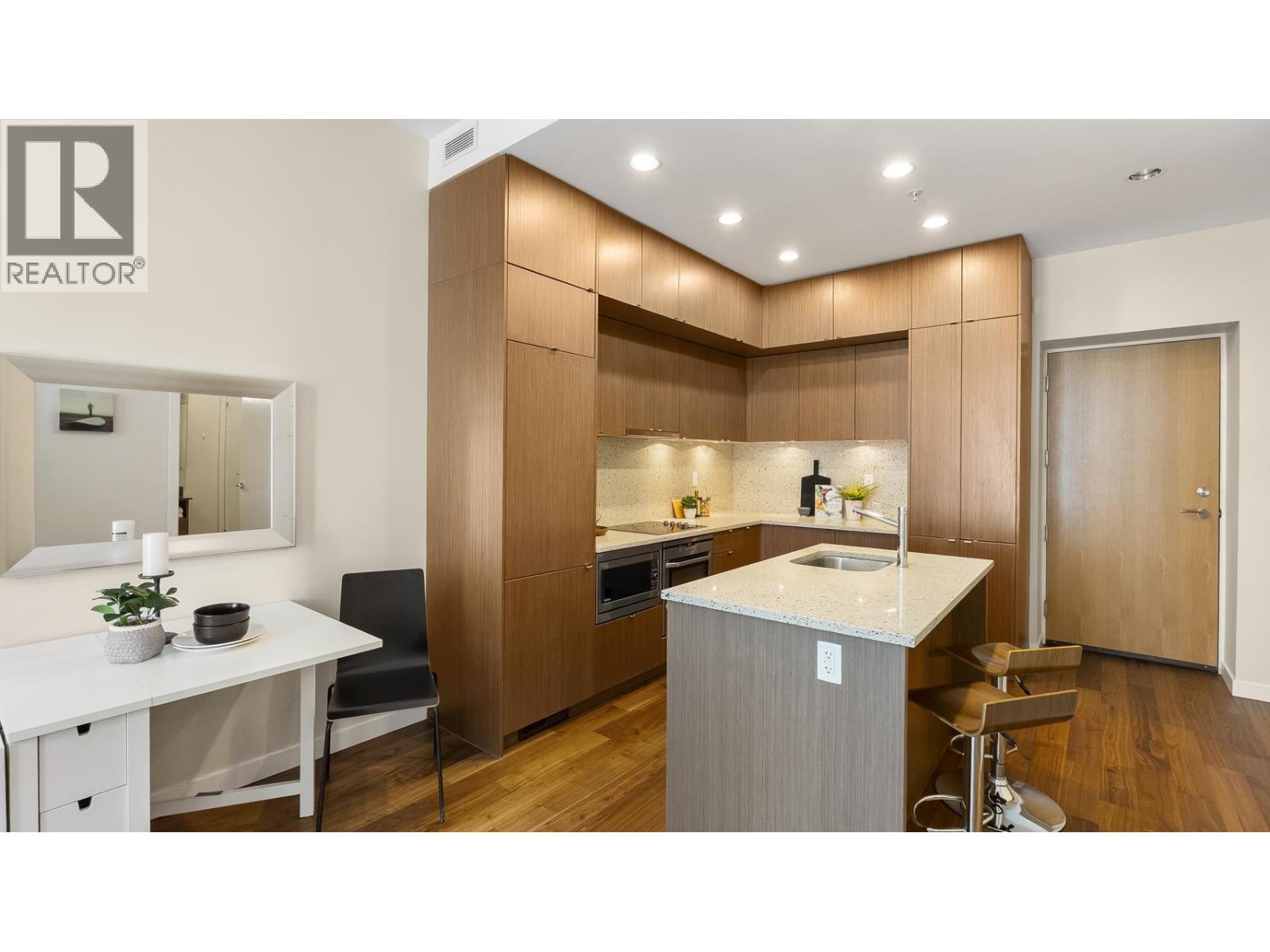 Photo 10 of 705 1205 Howe Street, Vancouver BC