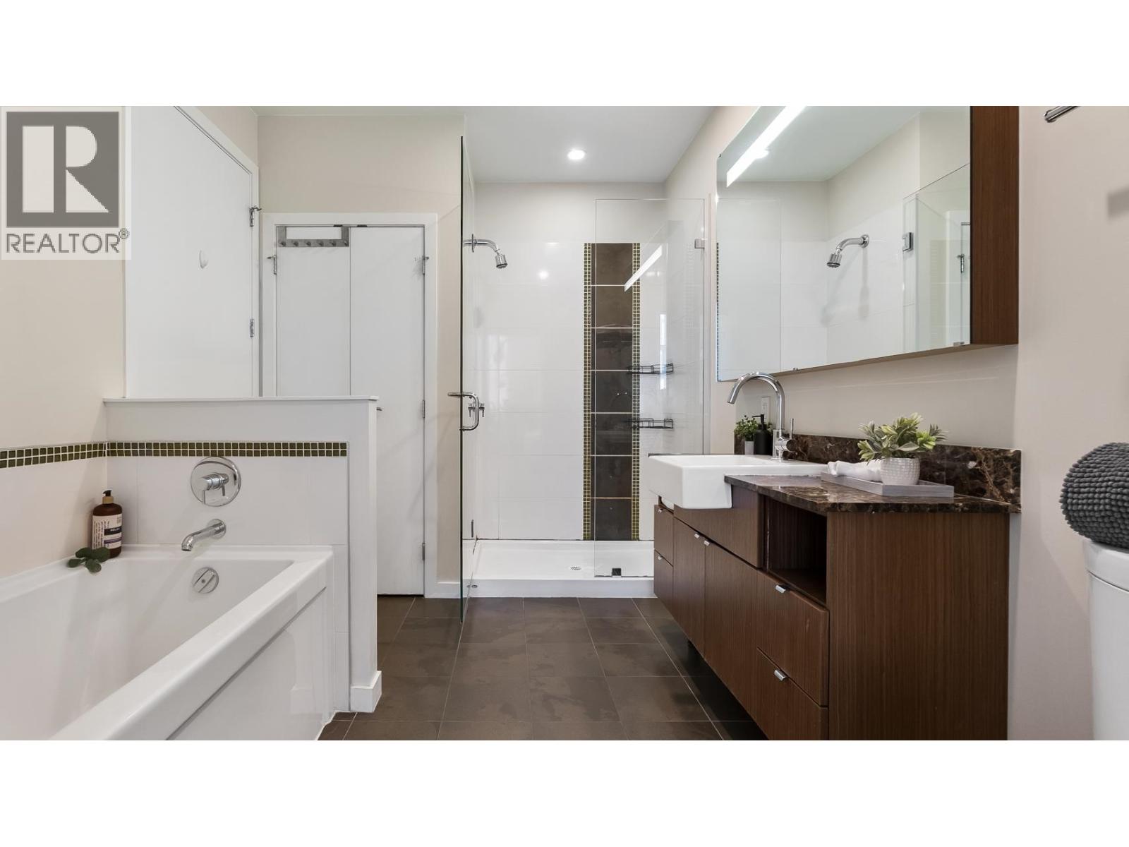 Photo 15 of 705 1205 Howe Street, Vancouver BC
