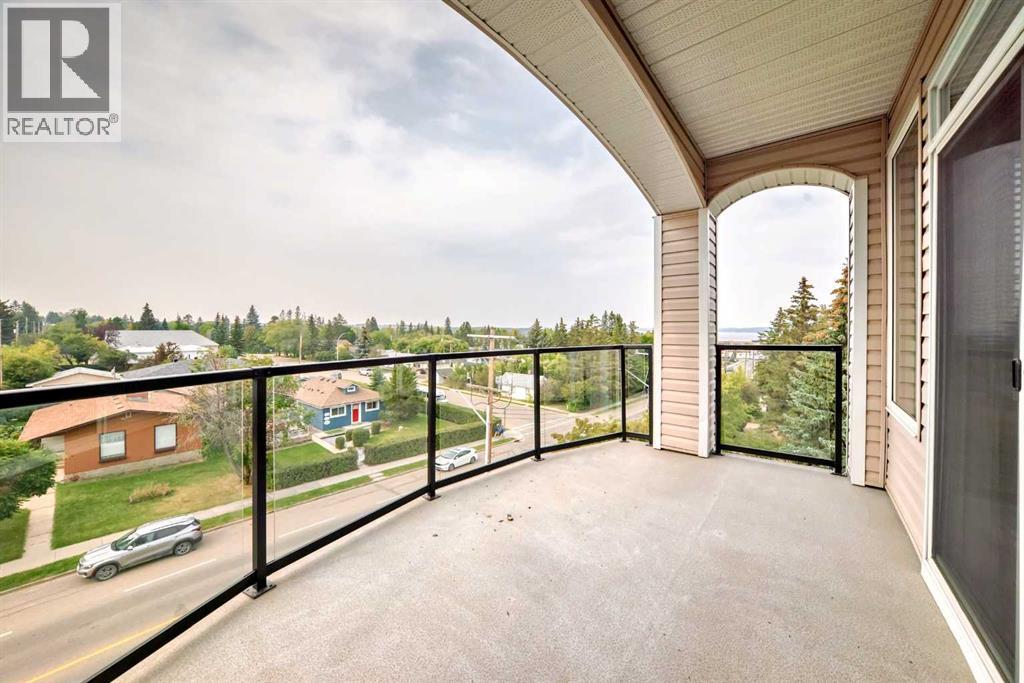 Photo 11 of 401 4707 50 Street, Sylvan Lake AB
