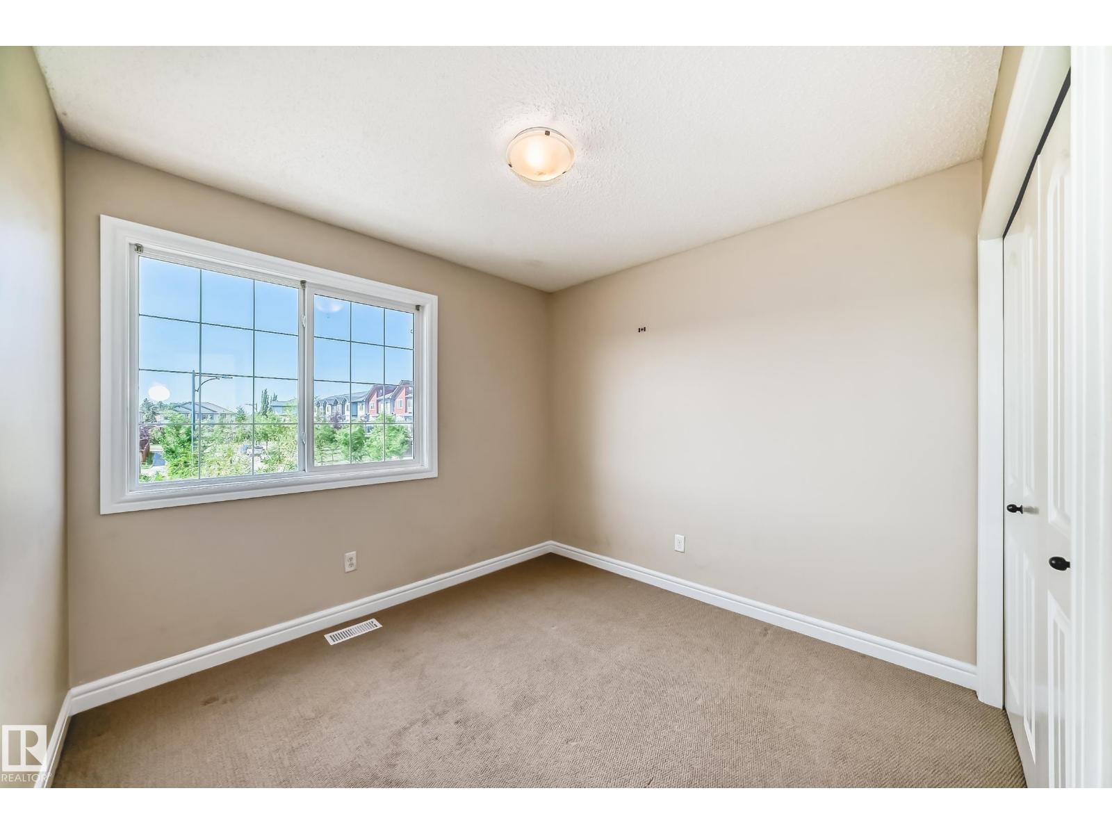 Photo 22 of 1553 33 A St Nw Nw, Edmonton AB