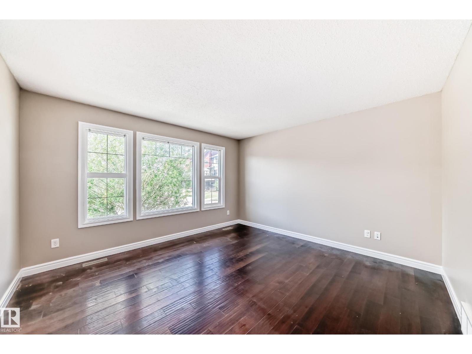 Photo 3 of 1553 33 A St Nw Nw, Edmonton AB