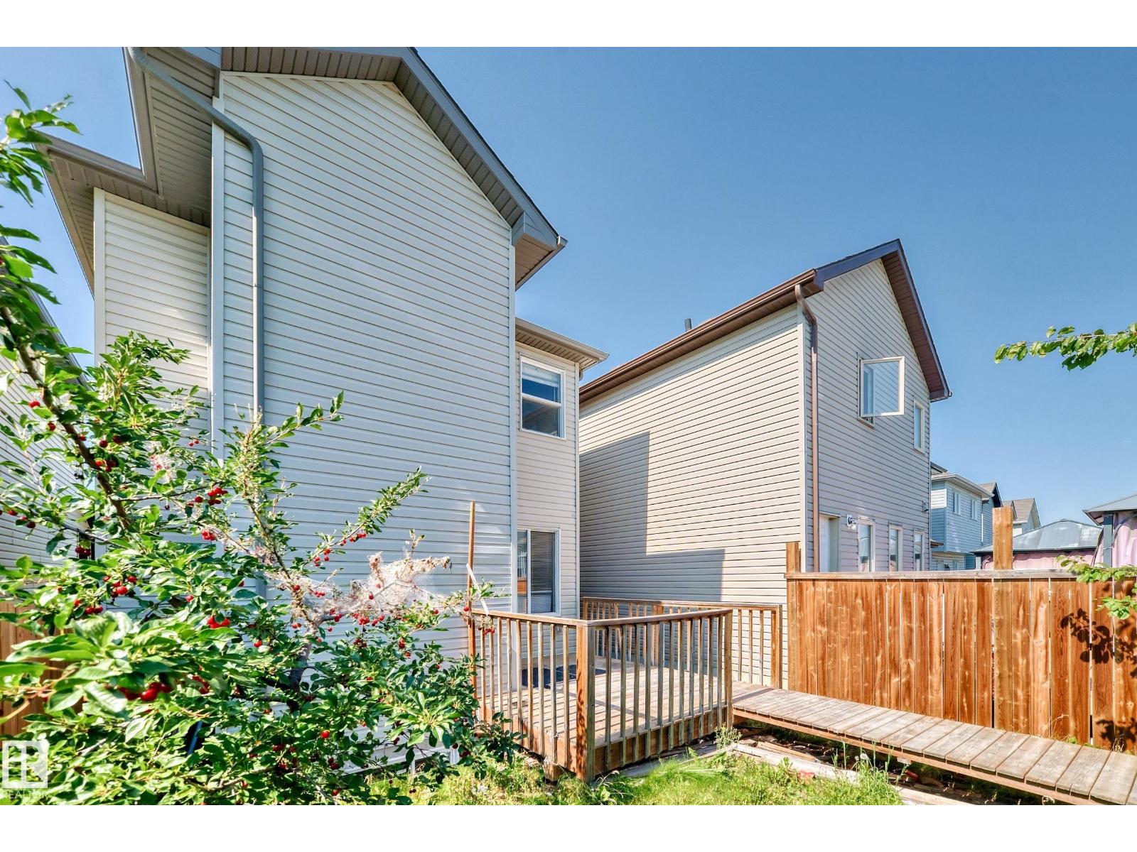 Photo 40 of 1553 33 A St Nw Nw, Edmonton AB