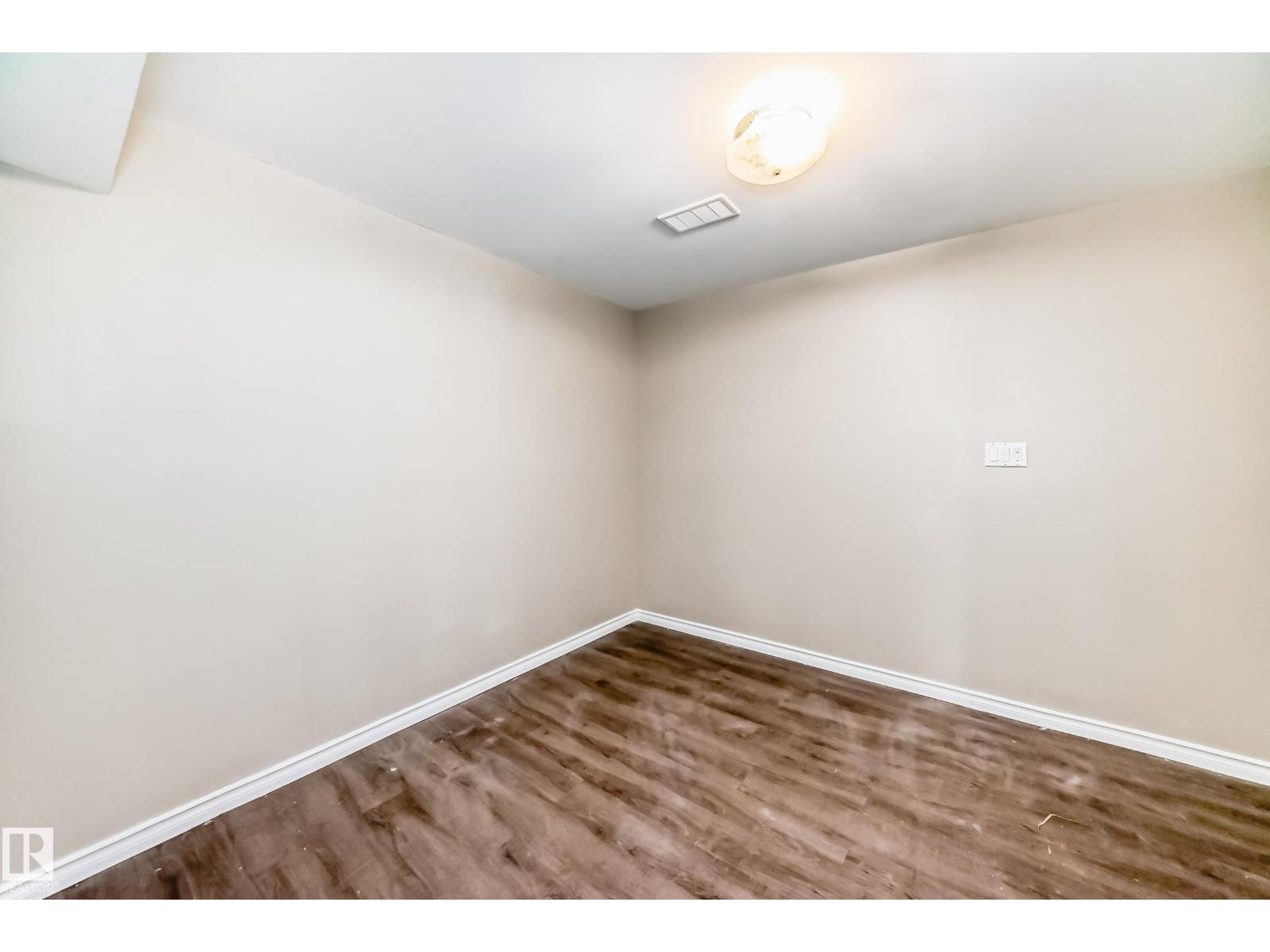 Photo 30 of 1553 33 A St Nw Nw, Edmonton AB