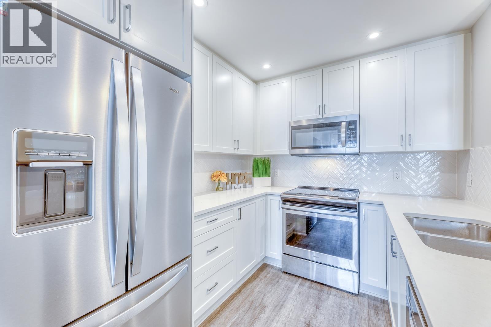 Photo 10 of 3304 2180 Kelly Avenue, Port Coquitlam BC