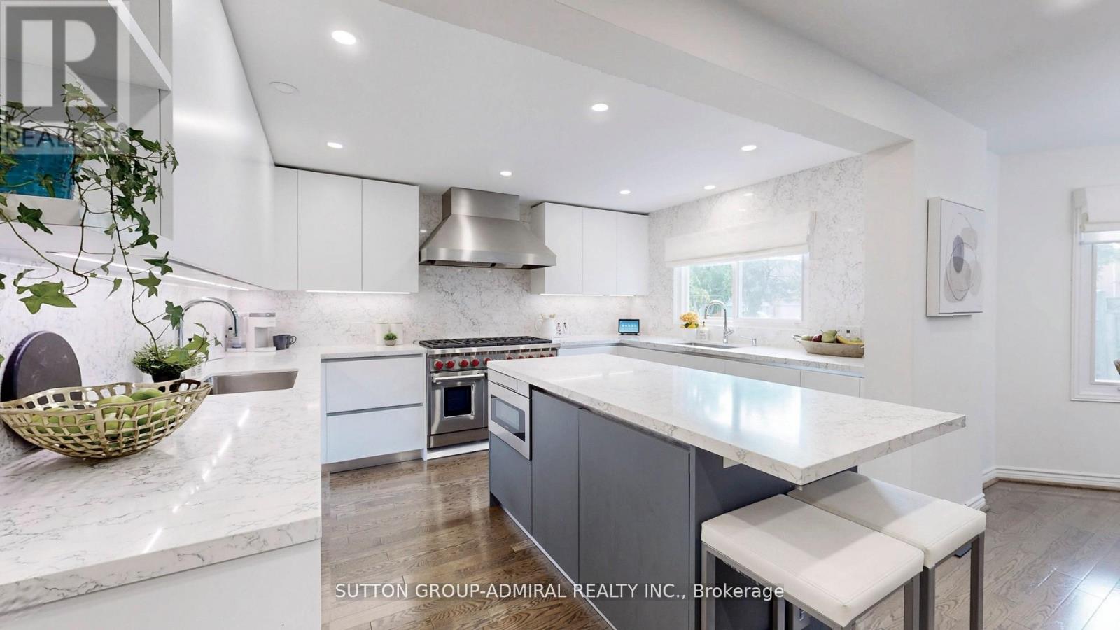 Photo 1 of 122 Edmund Seager Drive, Vaughan ON