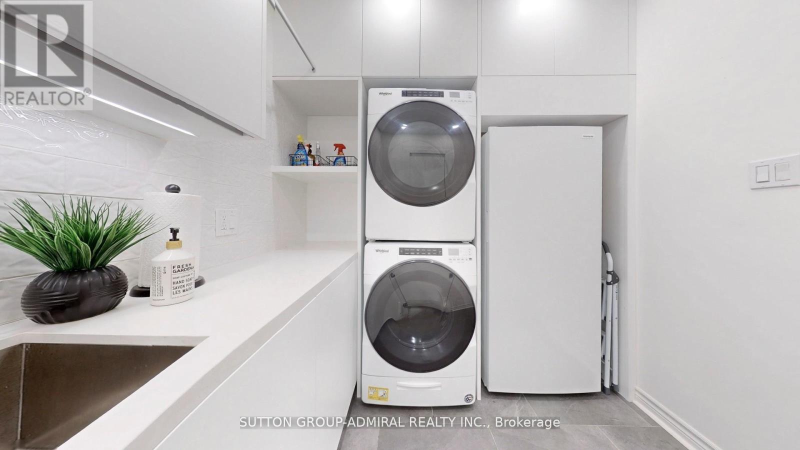 Photo 22 of 122 Edmund Seager Drive, Vaughan ON