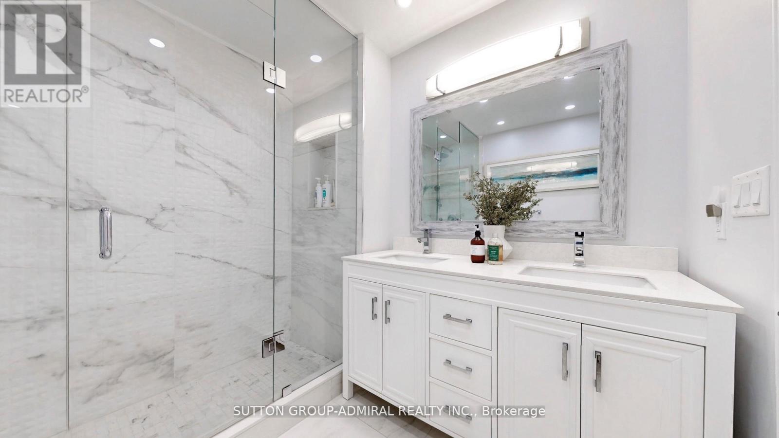 Photo 27 of 122 Edmund Seager Drive, Vaughan ON