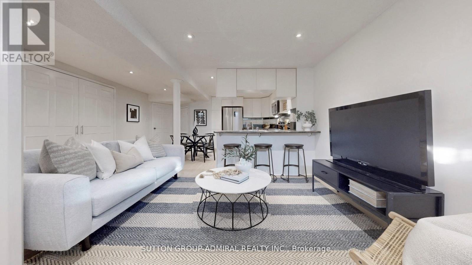 Photo 34 of 122 Edmund Seager Drive, Vaughan ON