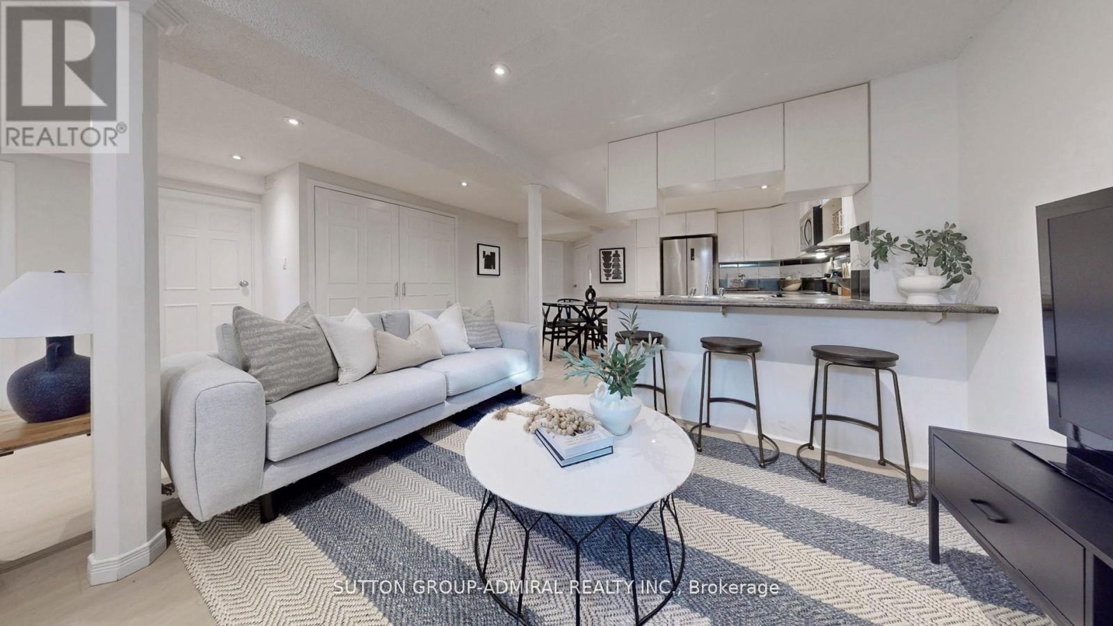 Photo 35 of 122 Edmund Seager Drive, Vaughan ON