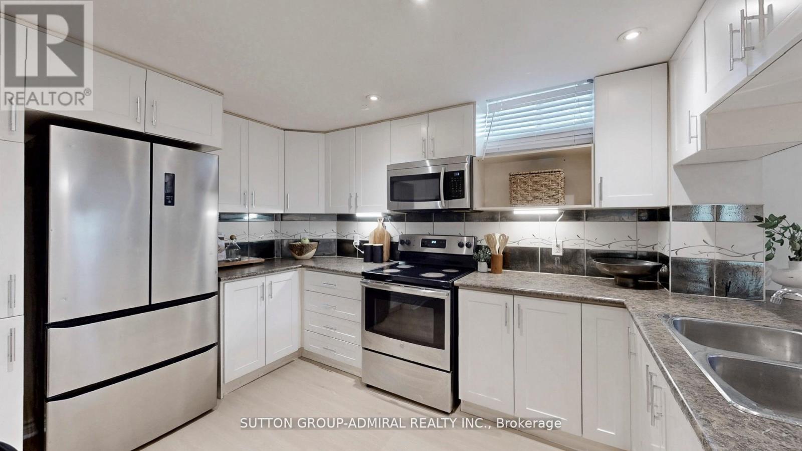 Photo 37 of 122 Edmund Seager Drive, Vaughan ON