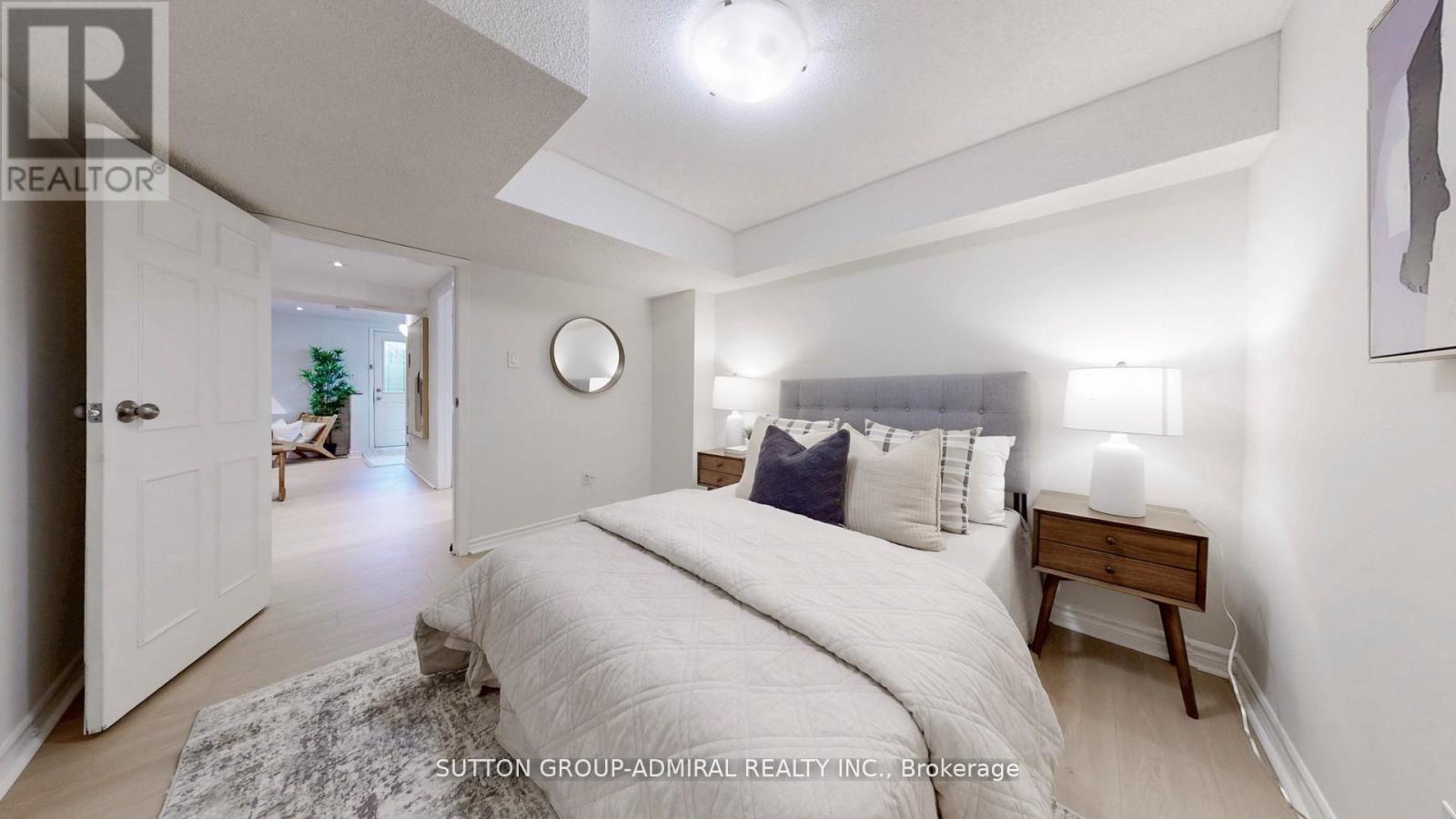 Photo 38 of 122 Edmund Seager Drive, Vaughan ON