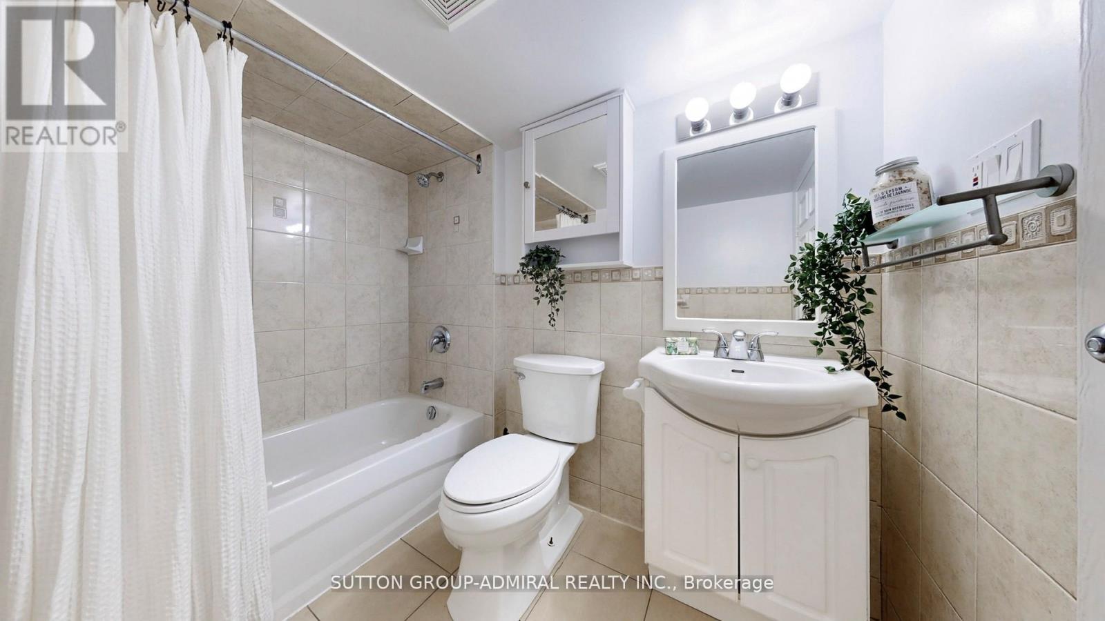 Photo 39 of 122 Edmund Seager Drive, Vaughan ON