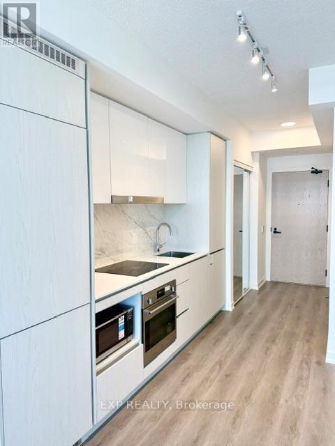 Photo 1 of 2901 28 Interchange Way, Vaughan ON