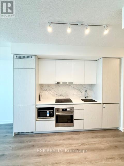 Photo 2 of 2901 28 Interchange Way, Vaughan ON