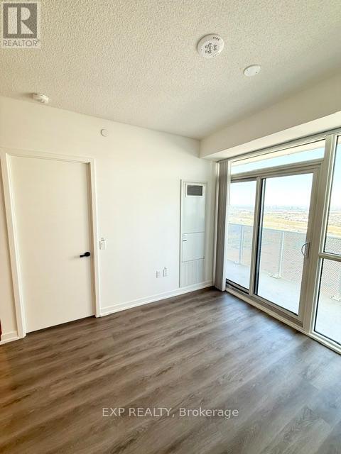Photo 4 of 2901 28 Interchange Way, Vaughan ON