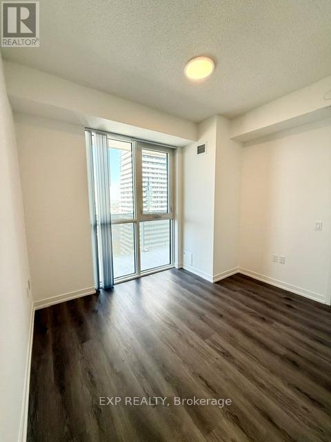 Photo 5 of 2901 28 Interchange Way, Vaughan ON