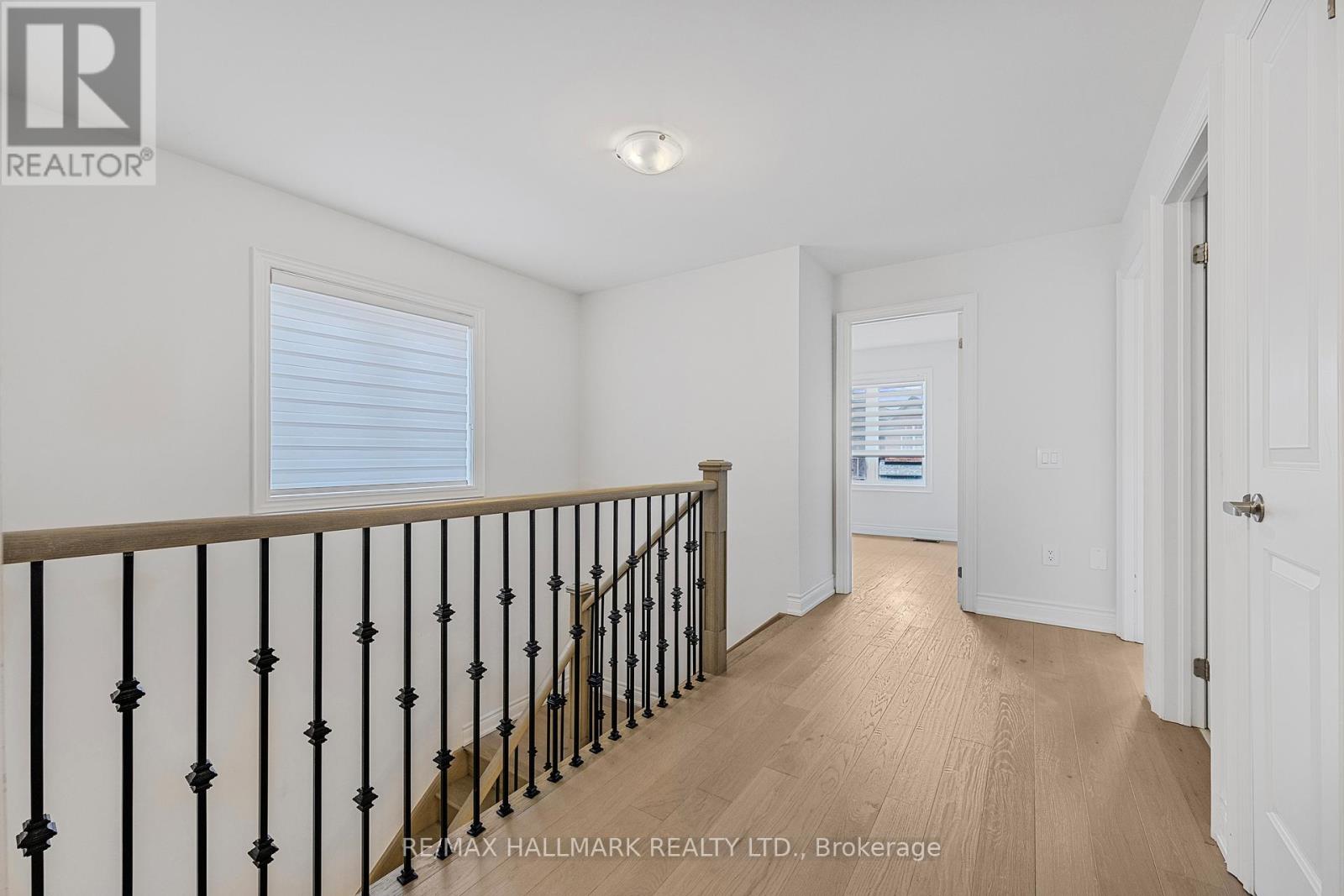 Photo 17 of 112 Carriage Shop Bend, East Gwillimbury ON
