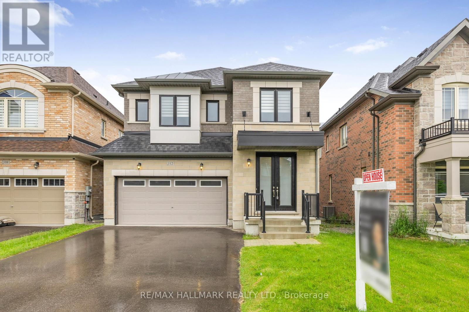 Photo 2 of 112 Carriage Shop Bend, East Gwillimbury ON