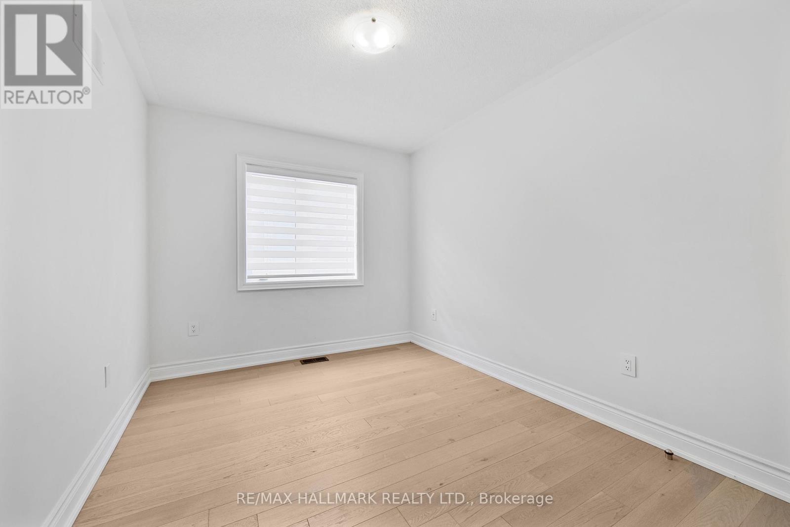 Photo 31 of 112 Carriage Shop Bend, East Gwillimbury ON