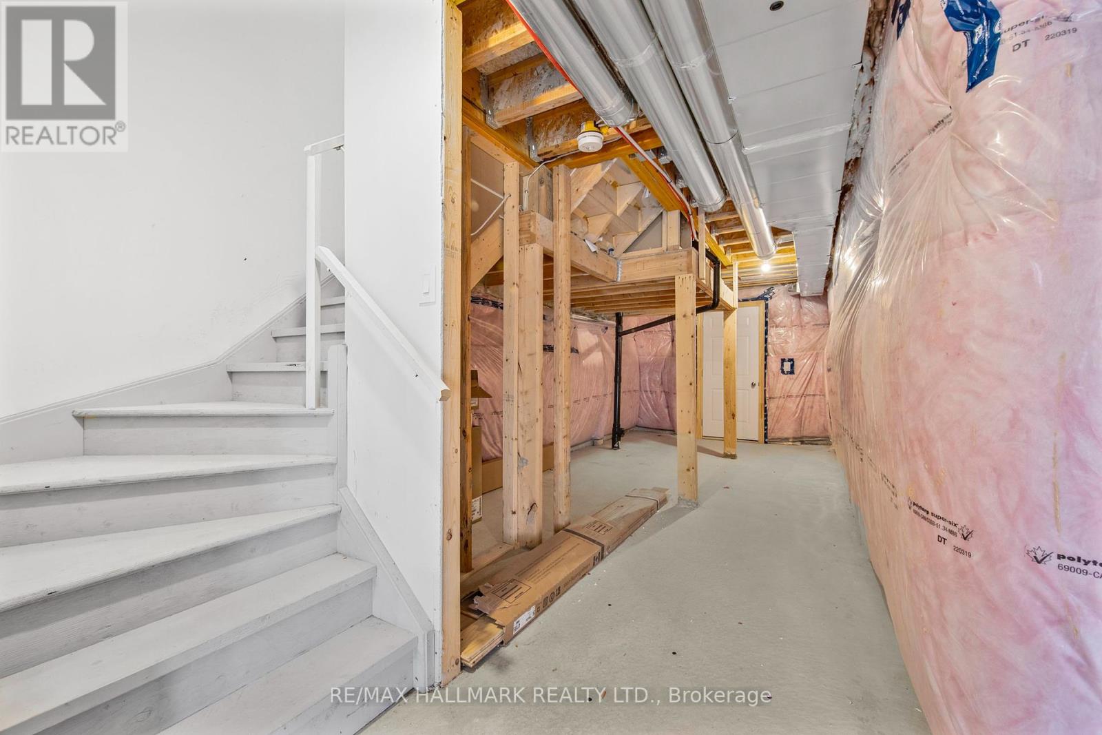 Photo 35 of 112 Carriage Shop Bend, East Gwillimbury ON