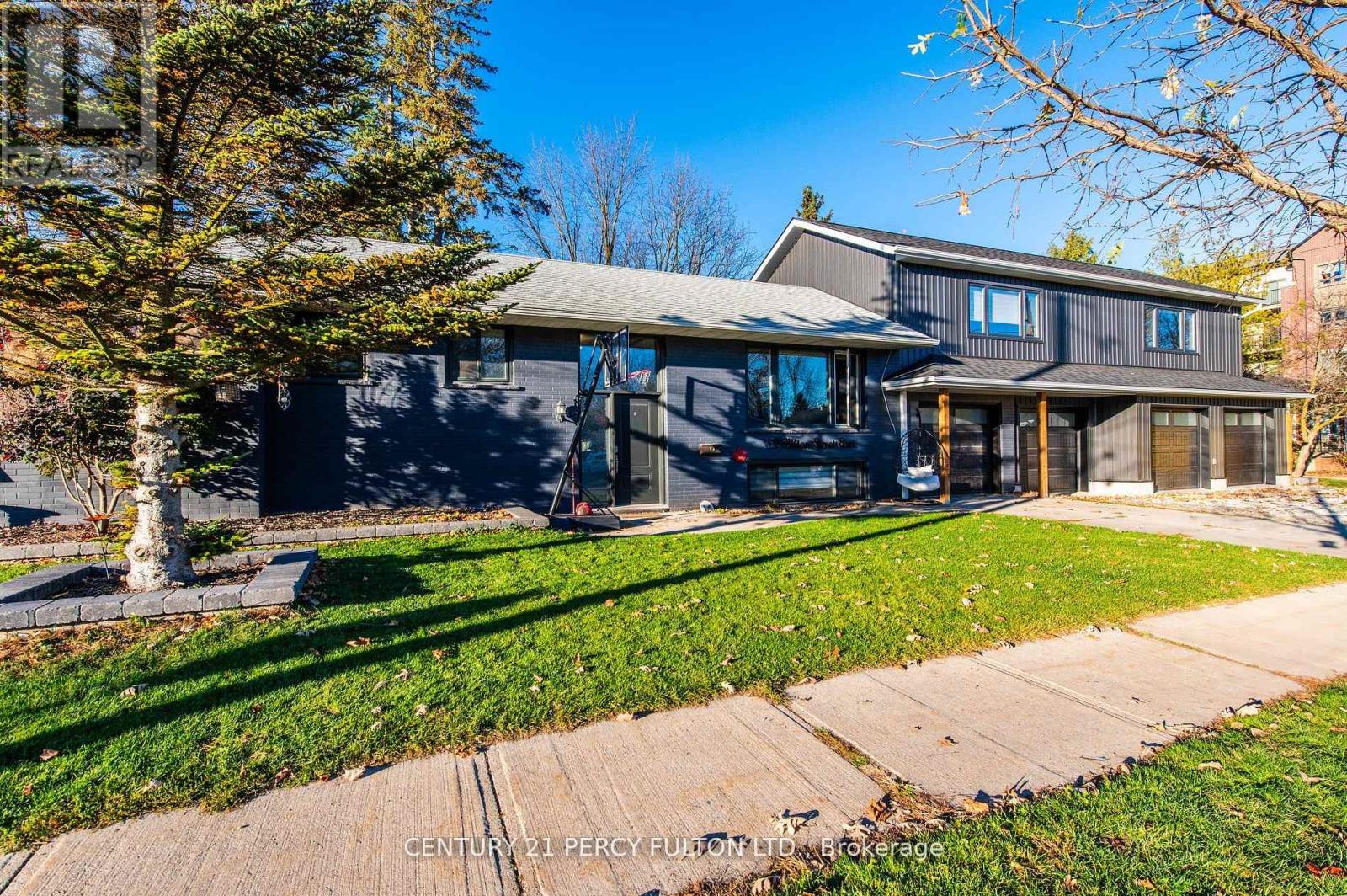Photo 2 of 150 Nelson Street E, New Tecumseth ON