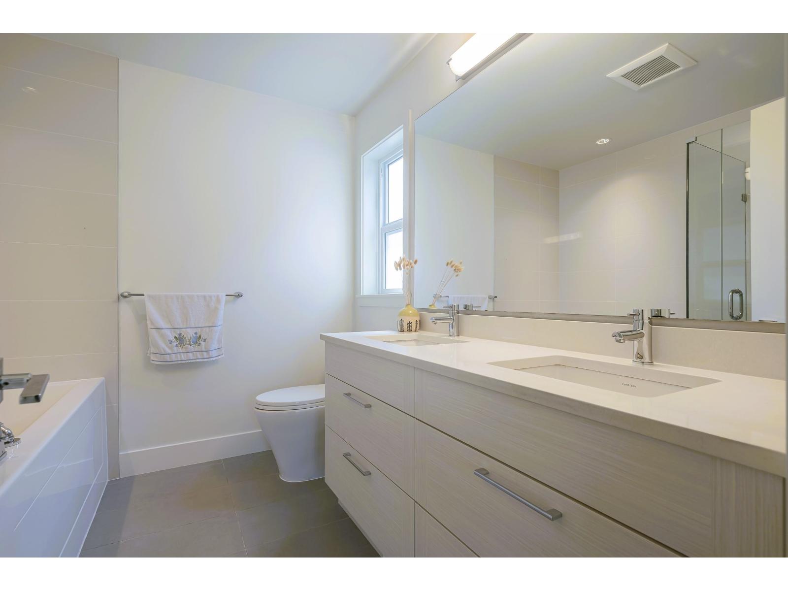 Photo 16 of 49 8217 204 B Street, Langley BC
