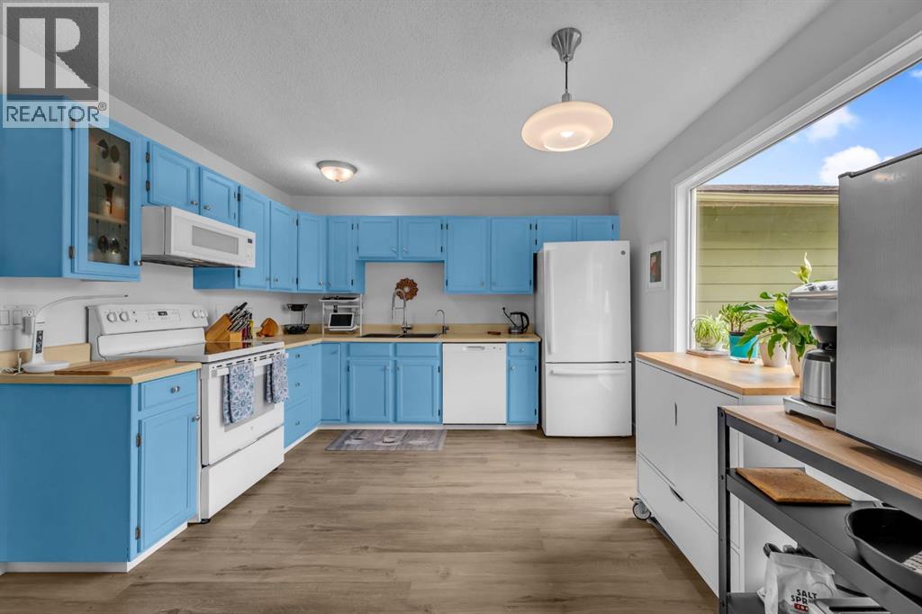 Photo 12 of 30 Sunhurst Crescent Se, Calgary AB