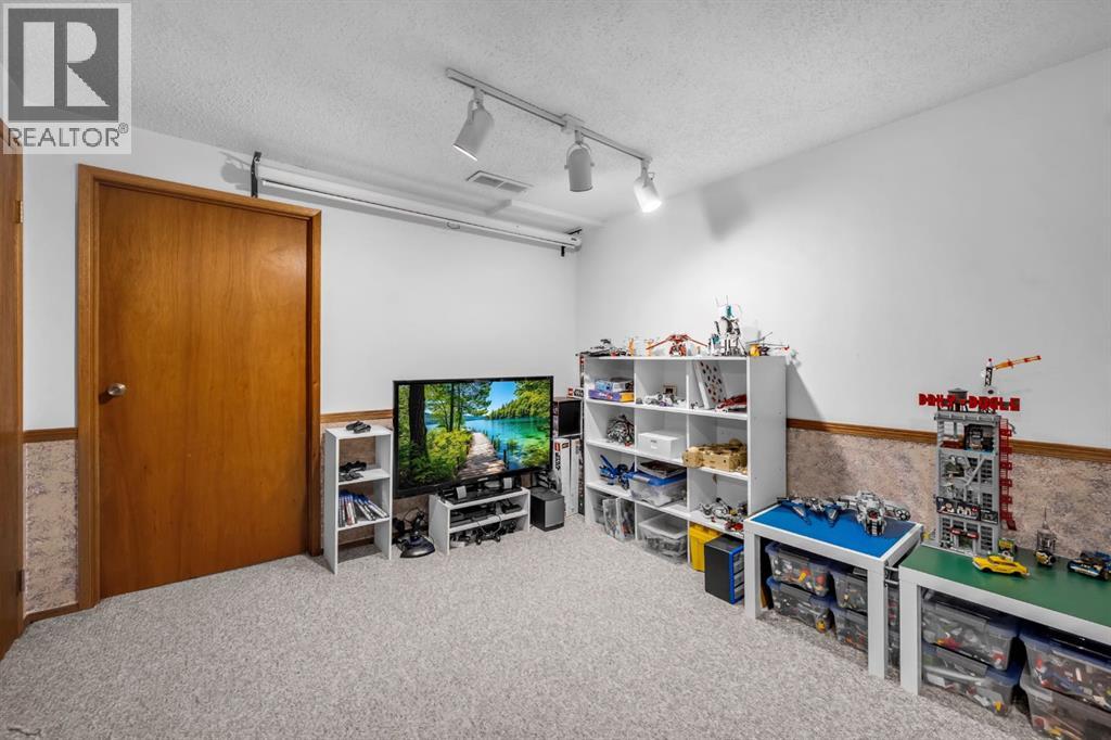 Photo 29 of 30 Sunhurst Crescent Se, Calgary AB