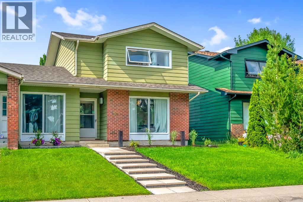 Photo 4 of 30 Sunhurst Crescent Se, Calgary AB